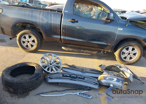 2023 Ram 1500 Laramie 4X4 5'7 Box z USA, uszkodzony, nr VIN 1C6SRFJT2PN596937